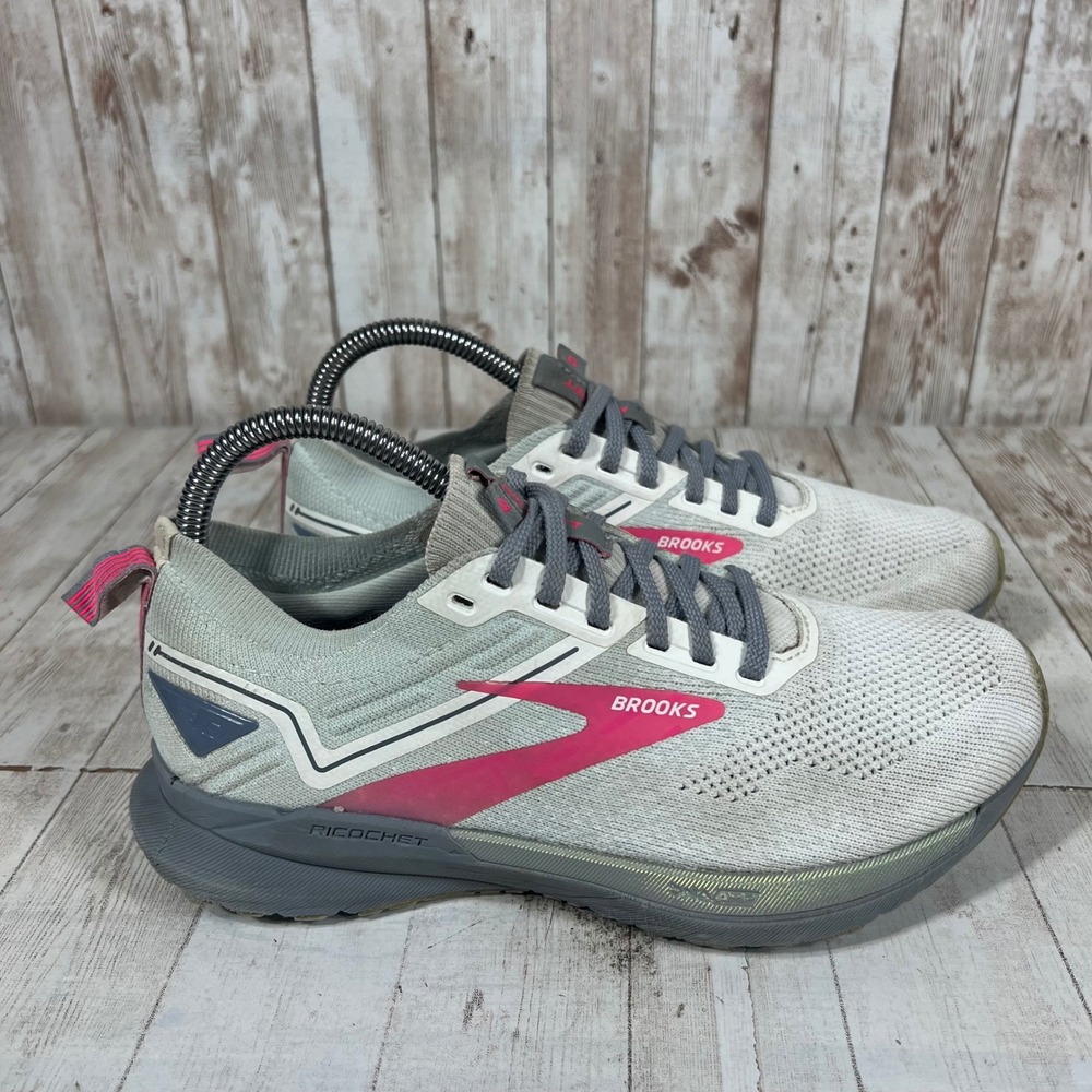 Brooks Ricochet 3 Womens Grey Pink Running Shoes 1203481B143 Size 7